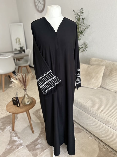 Abaya Signature noire brodée Qamira