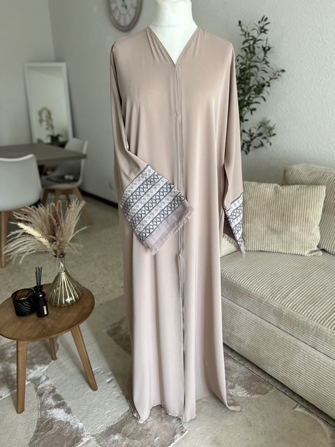 Abaya Signature rose poudré Qamira