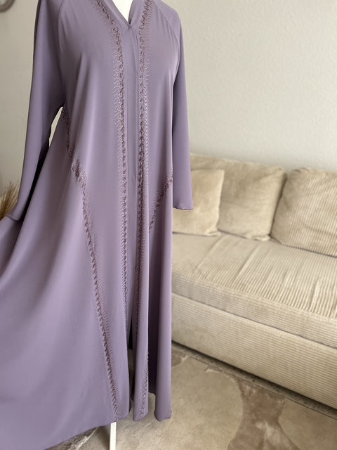 Abaya de cérémonie violet clair Qamira